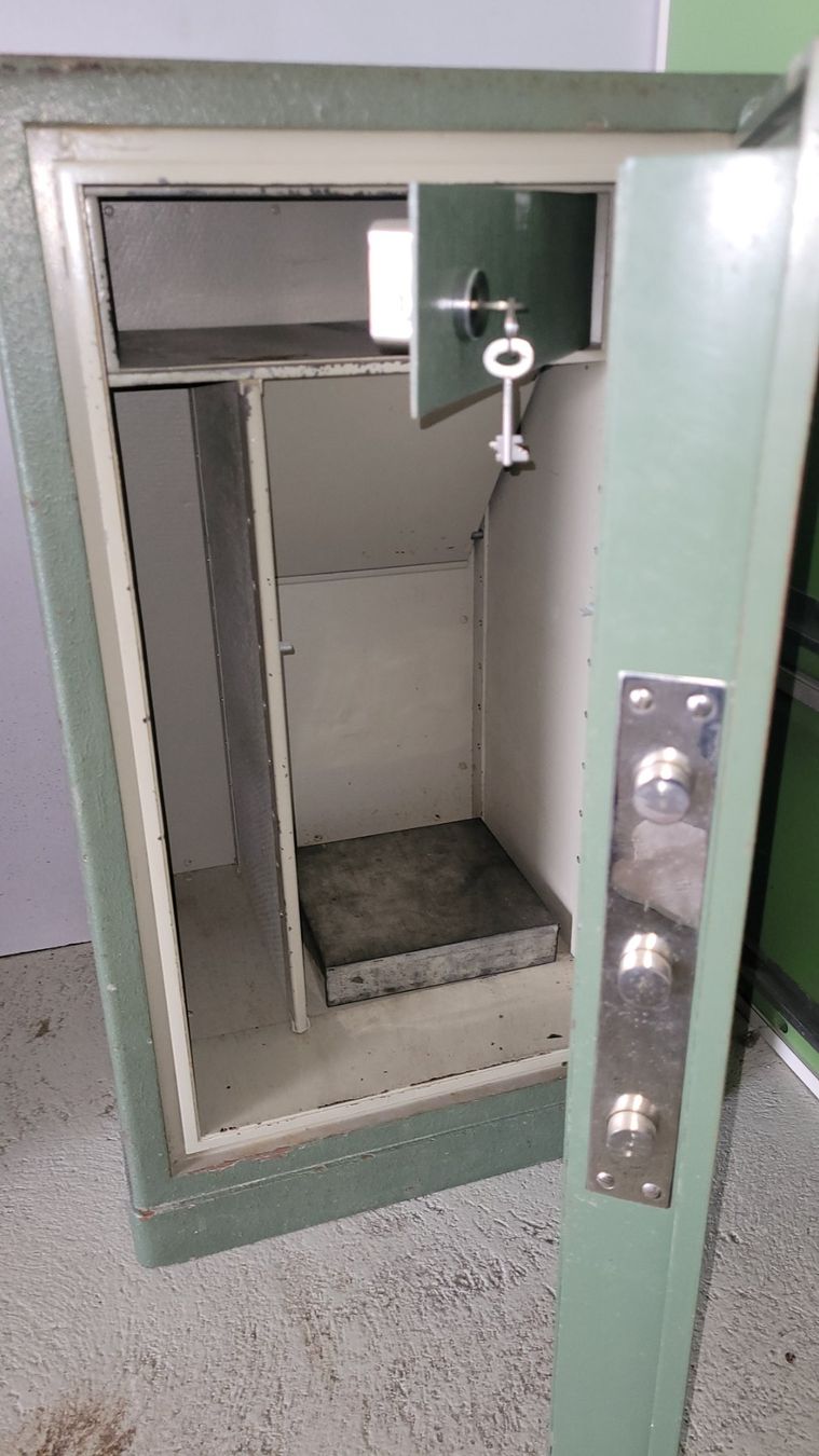 Tresor: Kassenschrank/Tresor – Gebraucht aus Merenschwand von Oldie50 2