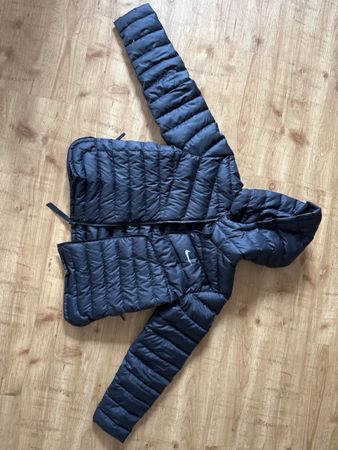 Nike Daunenjacke Schwarz Gr. S - Perfekt für kühle Herbsttag