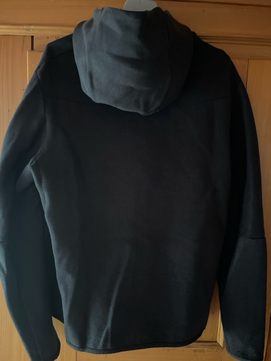 Nike Pulls & Sweat-shirts: Nike Tech oberteil – D'occasion à Arlesheim par lib_9plq 1