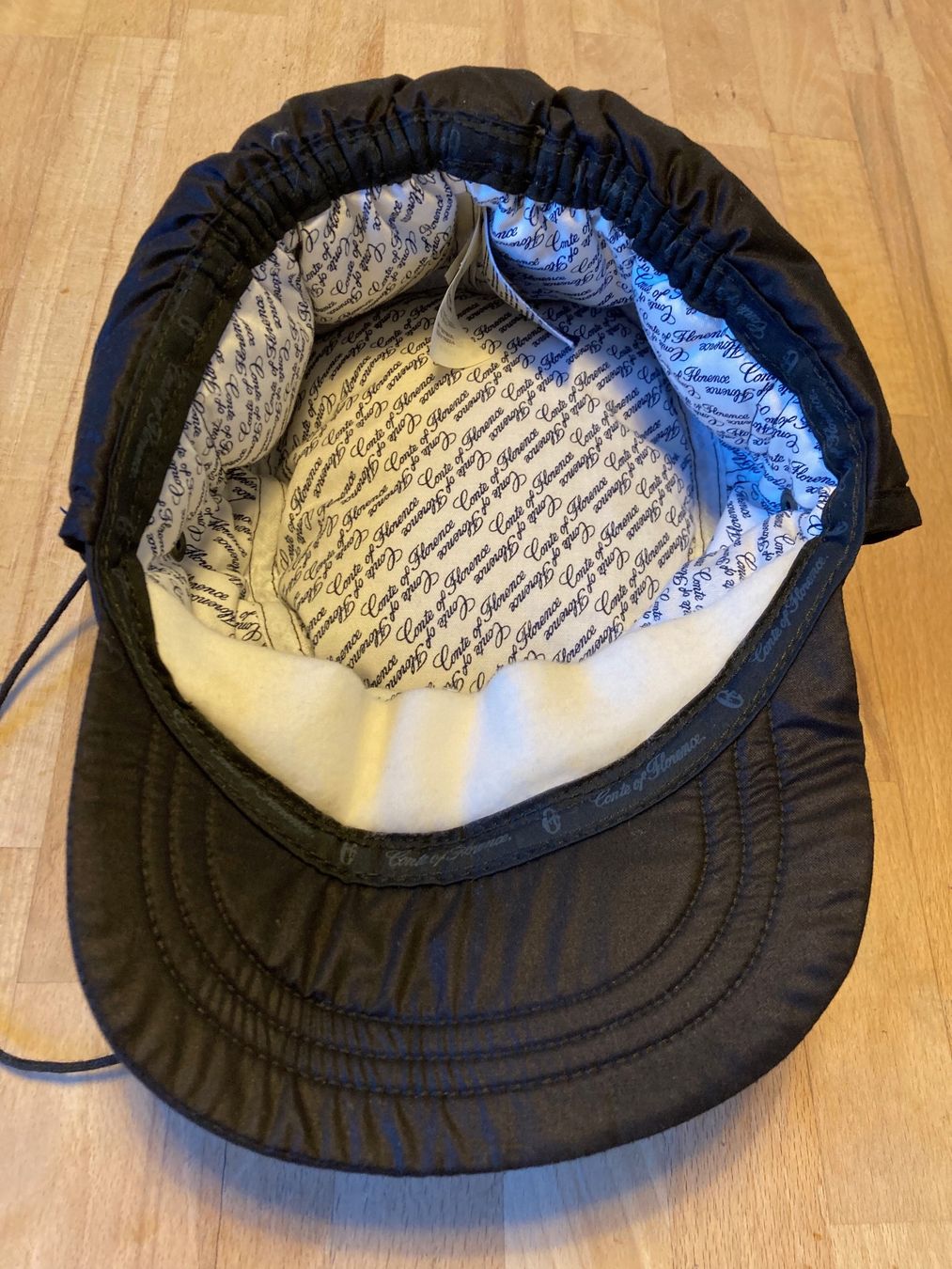 Copricapi, berretti & cappellini: Vintage Y2K Goosed Beanie Compte de Florence – Usato da Zürich venduto da le_souk 9
