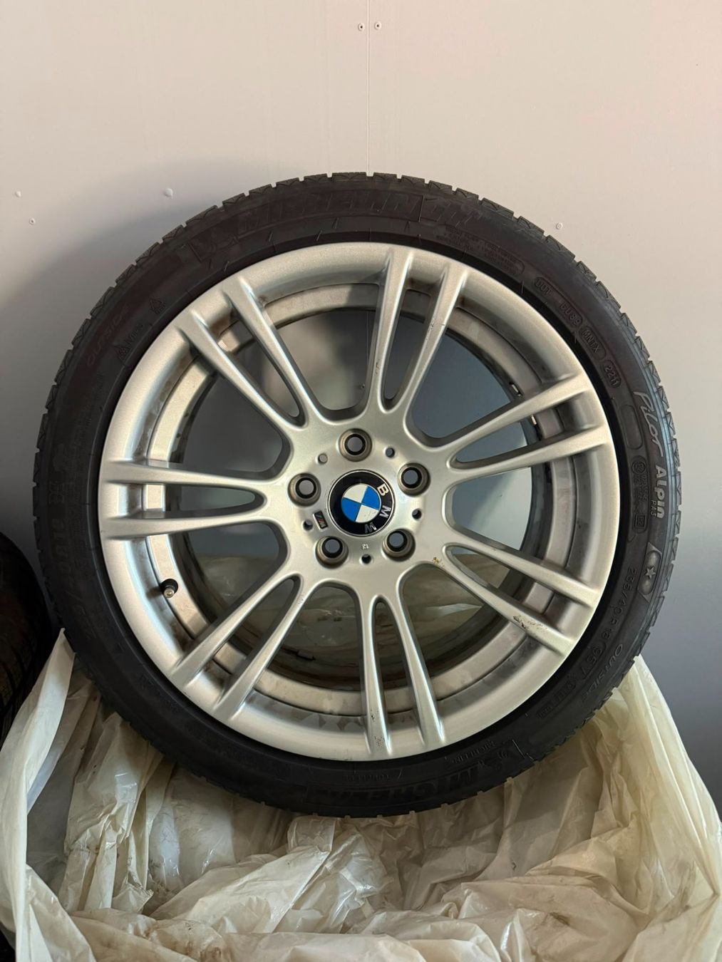 BMW Pneumatici & Ruote complete: BMW M3 E92 / E93 Winterkompletträder 18 Zoll – Usato da Root venduto da Kevin_Leandro