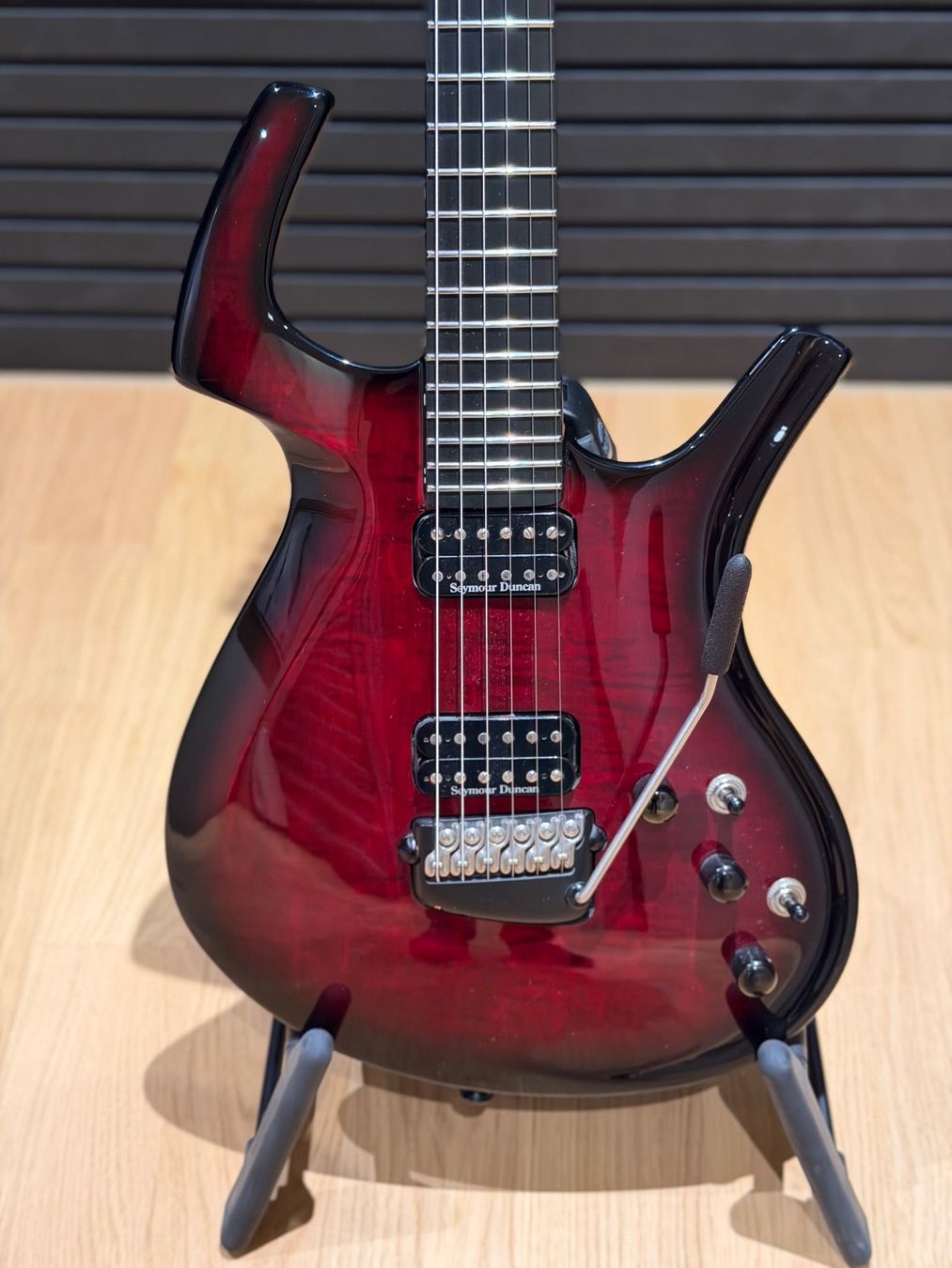 Strumenti musicali: Parker Fly Mojo, Flame Black Cherry Burst 2006 – Usato da Ins venduto da Sycor 1
