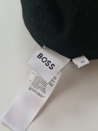 Schwarze BOSS Muetze Weich und warm Nr. 13