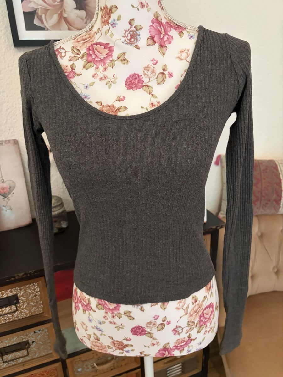 Brandy Melville Maglioni & Felpe: Kurzer Pullover Brandy Melville grau Gr S – Usato da Schönenberg ZH venduto da Pfupfli1