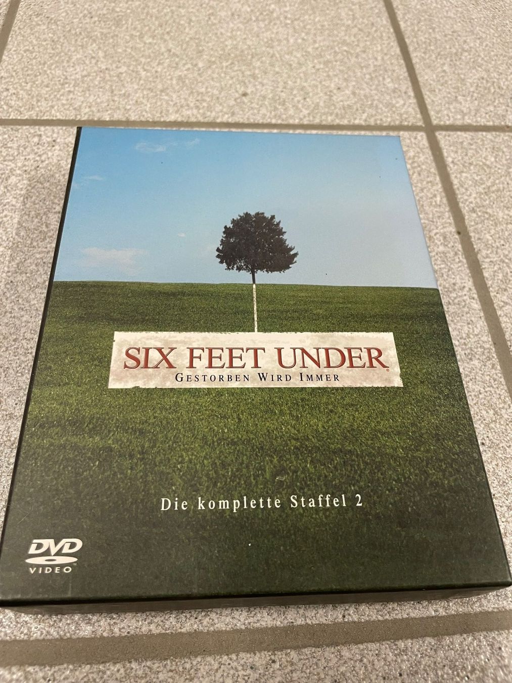 Tutti i DVDs: Six Feet Under - Staffel 2 [5 DVDs] – Usato da Eschen venduto da 33shaggy33