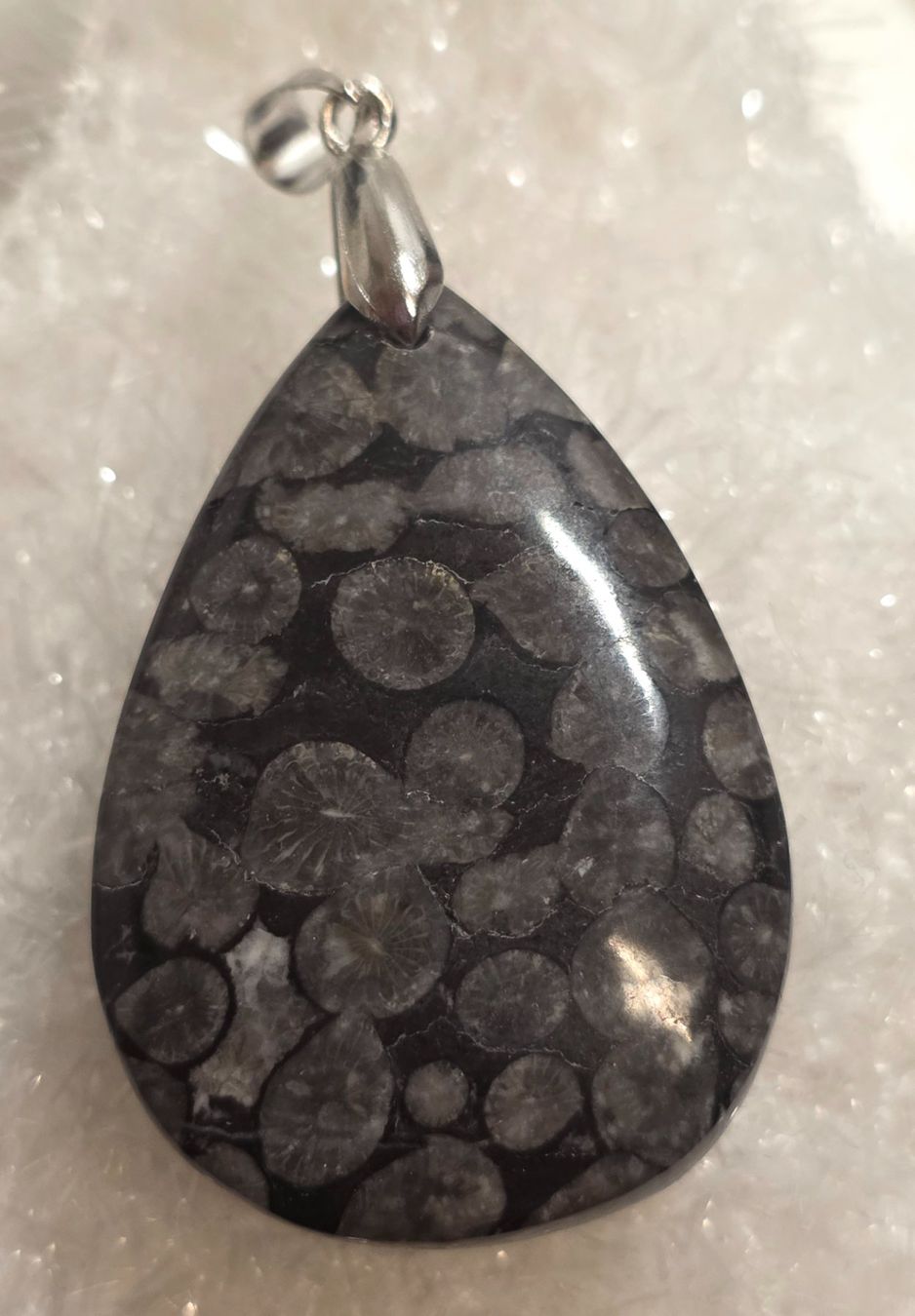 Mineralien & Heilsteine: Schwarzer Korallenjaspis Tropfenanhänger D – Neu und originalverpackt aus Matzingen von Shay_Crystalz 1