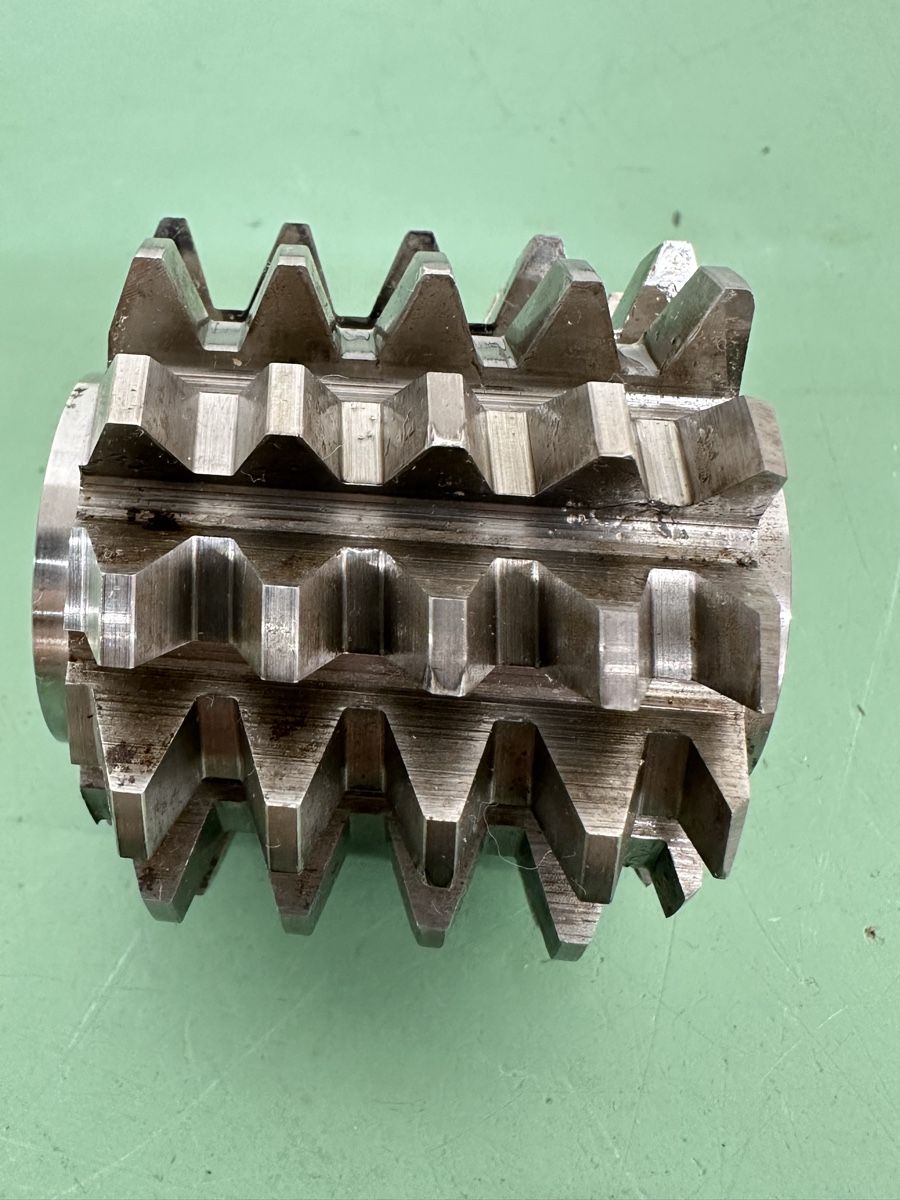 Tutti gli attrezzi: Gears cutting module M3 – Usato da Aarberg venduto da SNMachines 2
