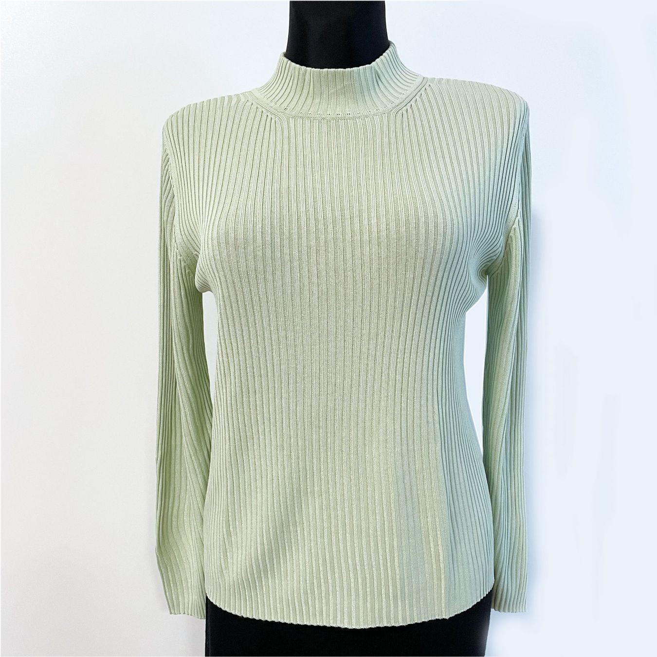 Maglioni & Felpe: Pullover 100% Seide Gr. M/L hellgrün 2x2 Strick VINTAGE – Usato da Brüttisellen venduto da Buxus