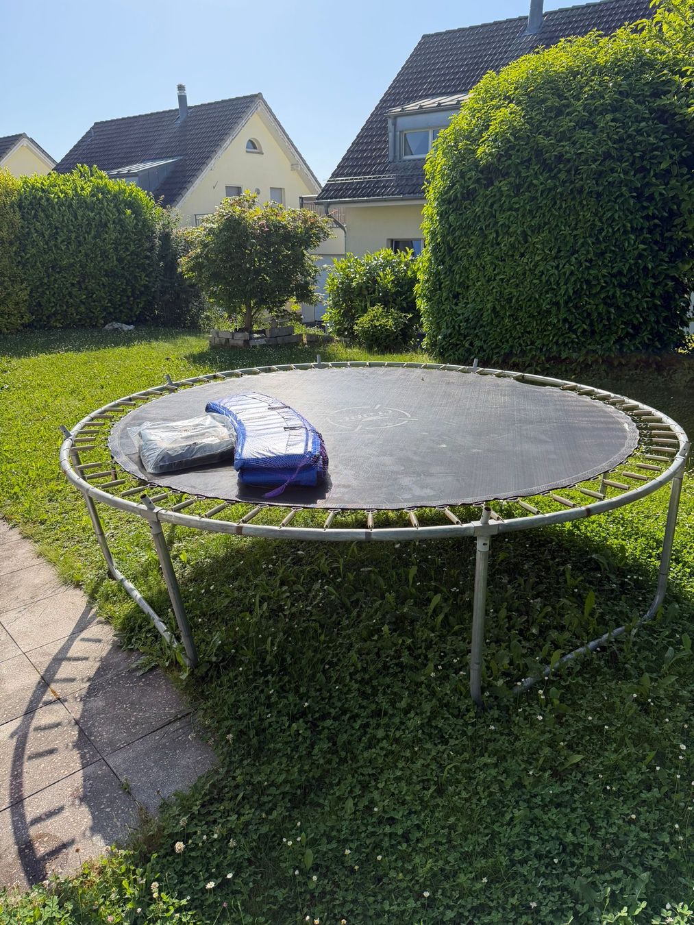Trampoline: Trampolin mit Ersatz Netz – Gebraucht aus Münchwilen TG von bel_8sqf