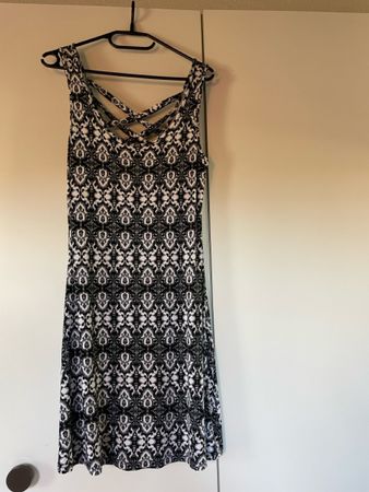 Sommerkleid Grösse 36-38 sehr guter Zustand