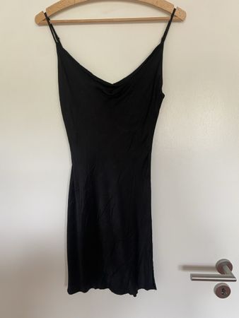Samtkleid Schwarz S