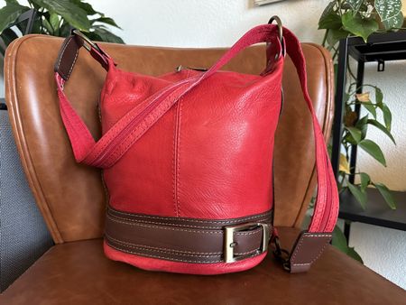 Sac à main et sac à dos 100%en cuir fabriqué en Italie