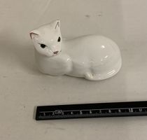 Süsses Katzenfigürchen, Keramik, weiss Ki6