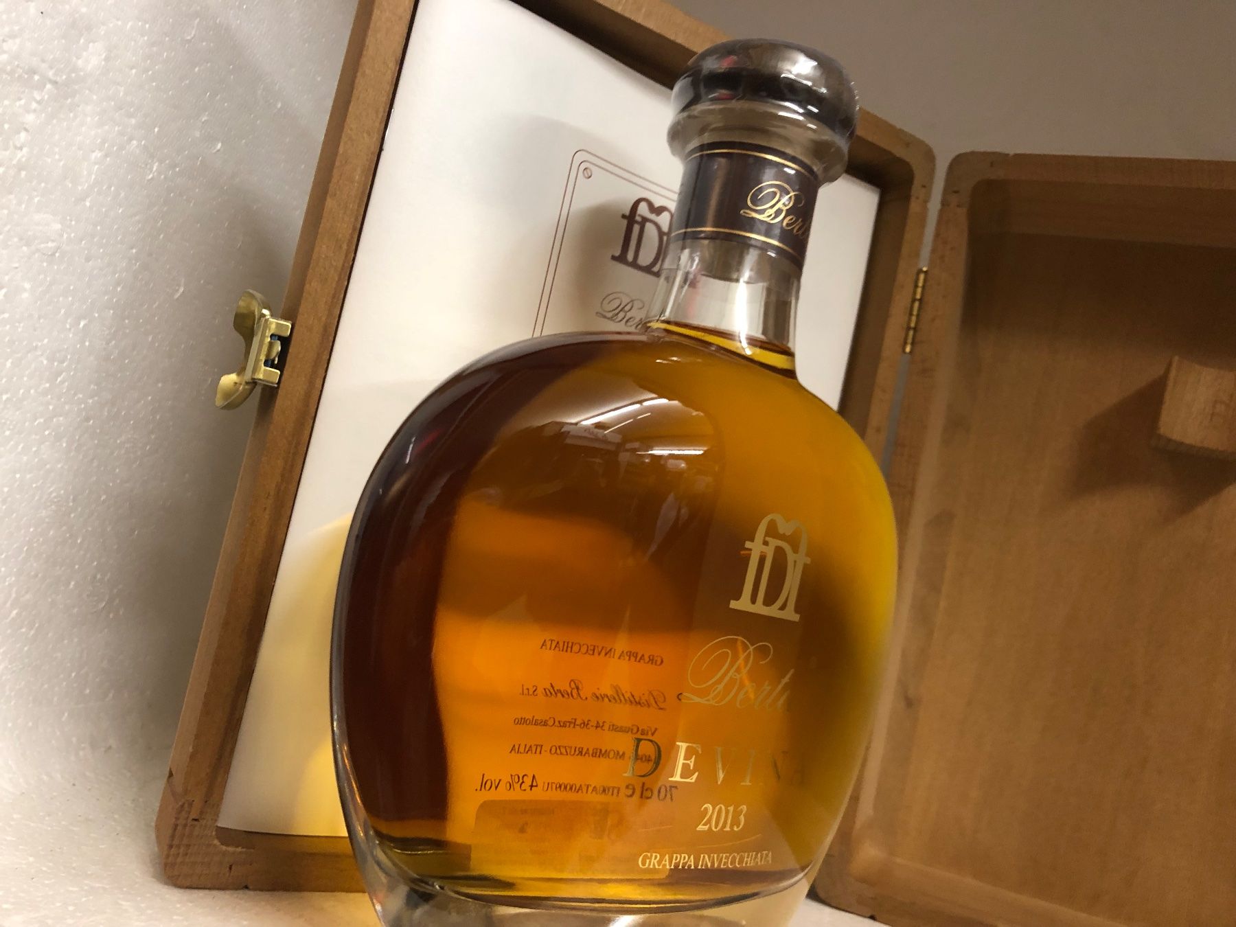 Berta Spiritueux: Grappa Berta Devina in edler Holzkiste 2013 – Neuf avec emballage d'origine à Wöschnau par Vinsale 7