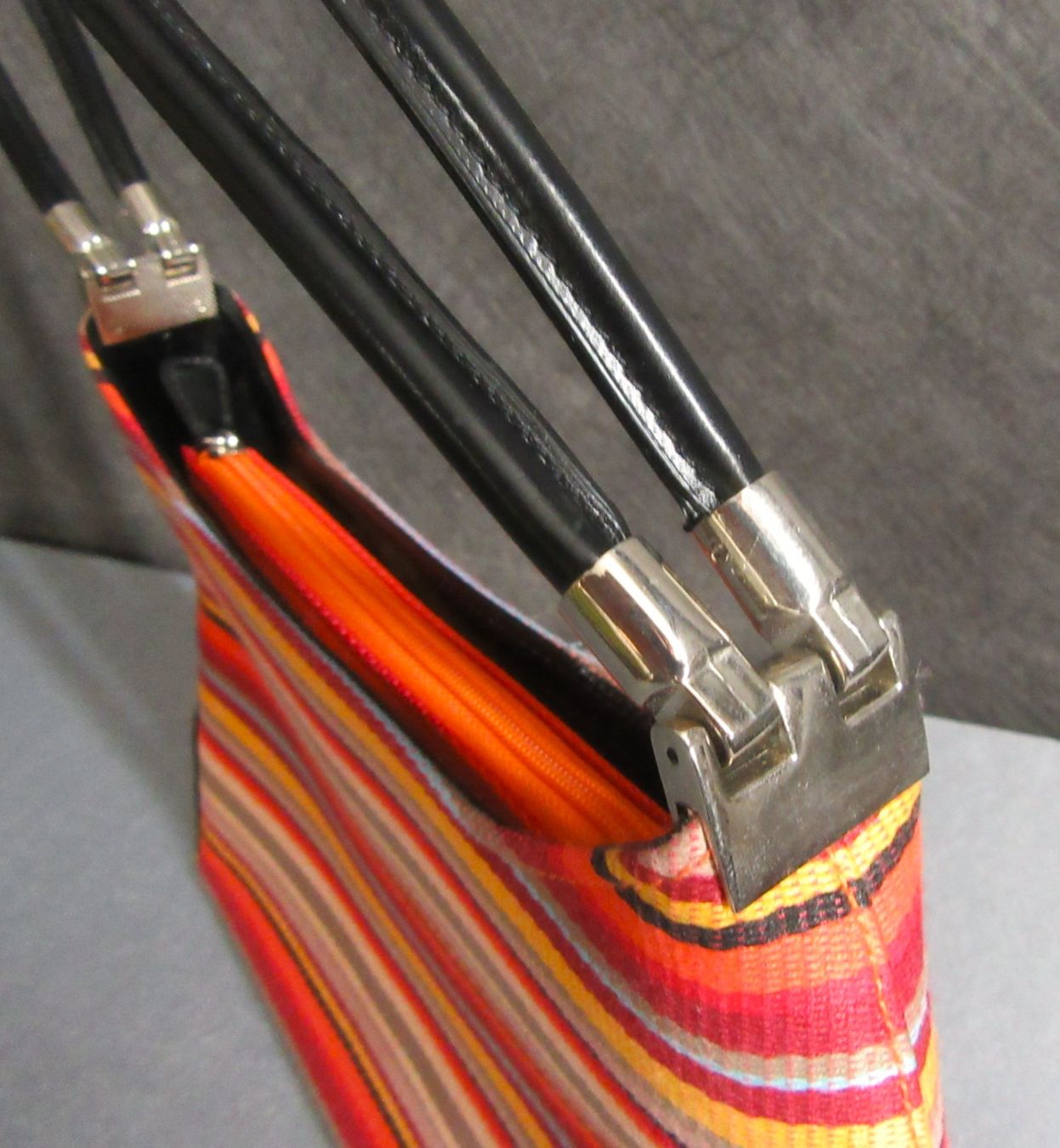 Borse da donna: schöne Handtasche bunt gestreift - ab CHF 5.00 – Usato da Auenstein venduto da Padabimbim 5
