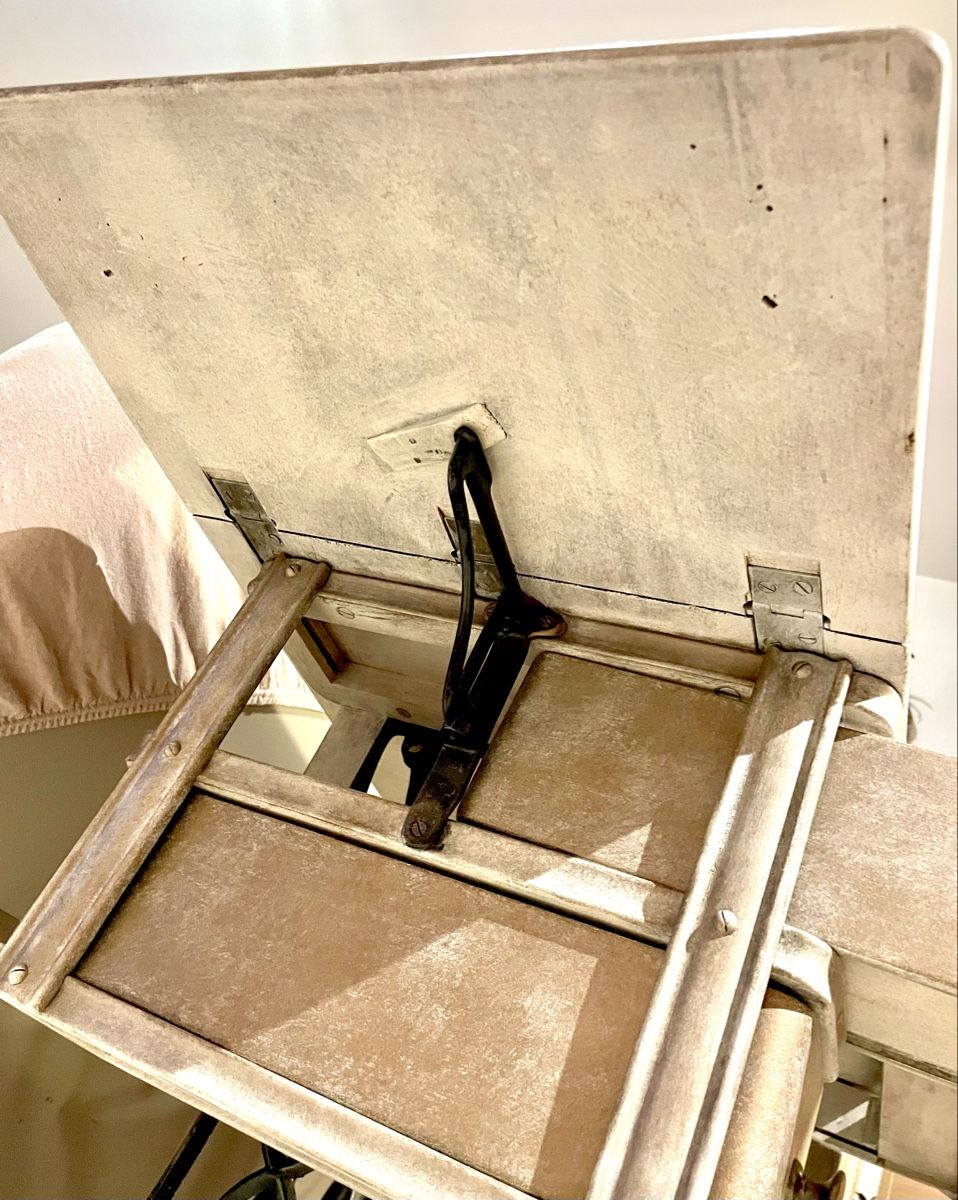 Tavoli: Superbe table à couture Singer – Usato da Collombey venduto da iah_s5f5 3