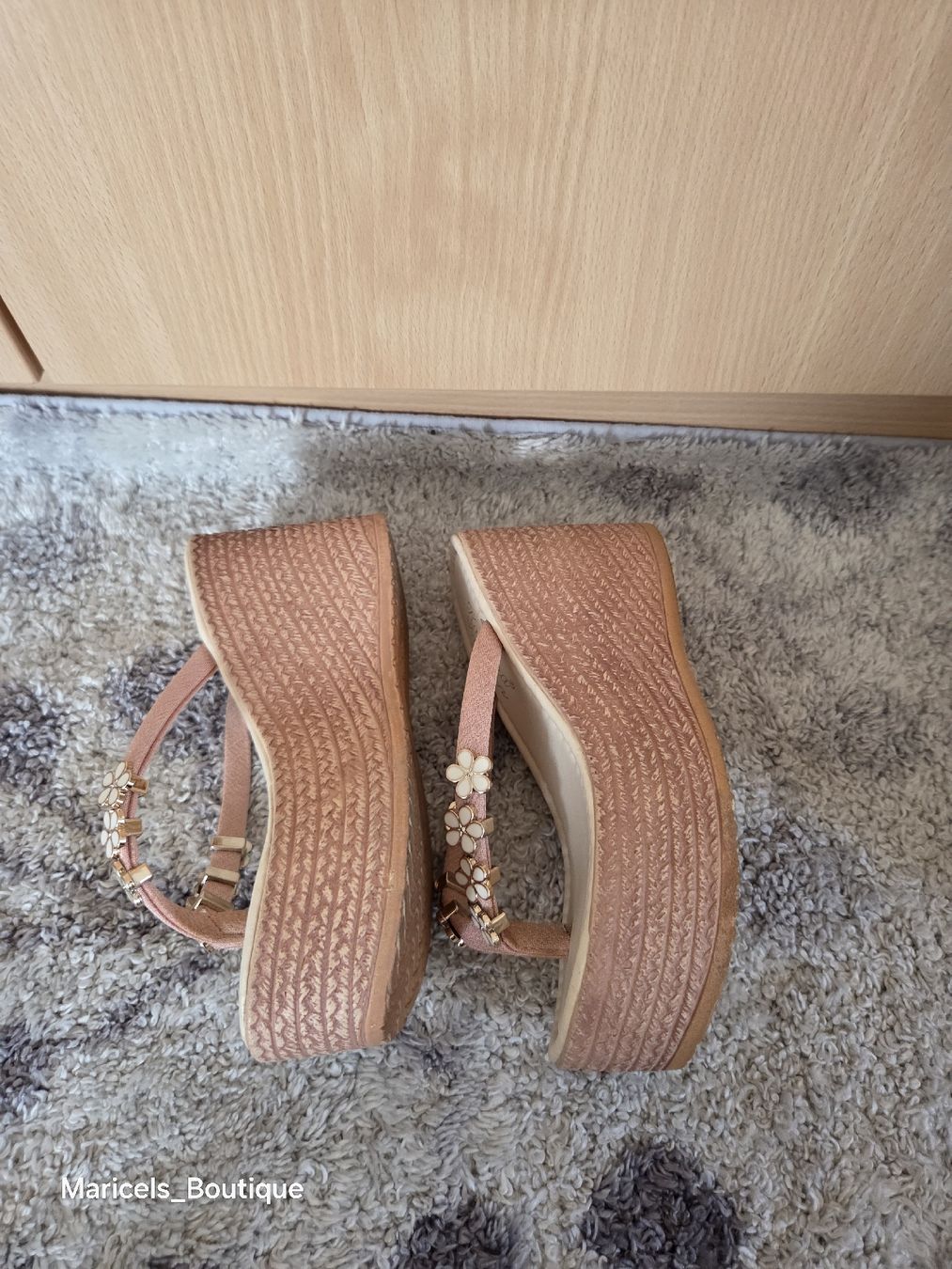 Scarpe da donna: Platform Sandals Pink Flower Detail Size 35 – Usato da Winterthur venduto da Maricels_Boutique 4