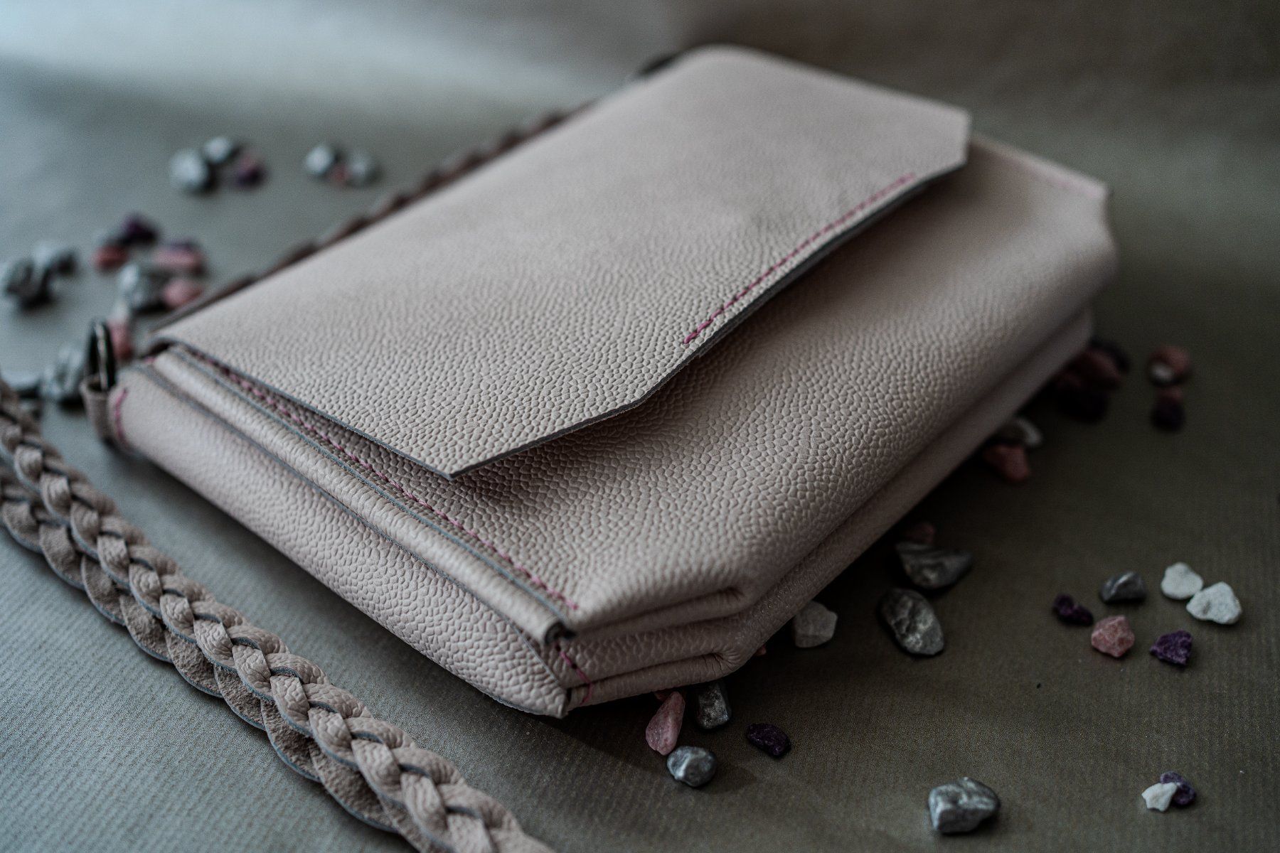 Borse da donna: Umhängetasche "Sandstein" - handmade - Leder – Nuovo e nell'imballaggio originale da Matzendorf venduto da sas_skl6 5