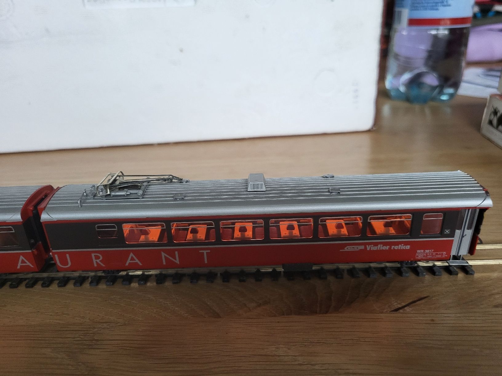 D+R H0m 1:87 Rhb2両連接食堂車 H0m D+R RhB Doppelspeisewagen mit Beleuchtung (Neu (gemäss