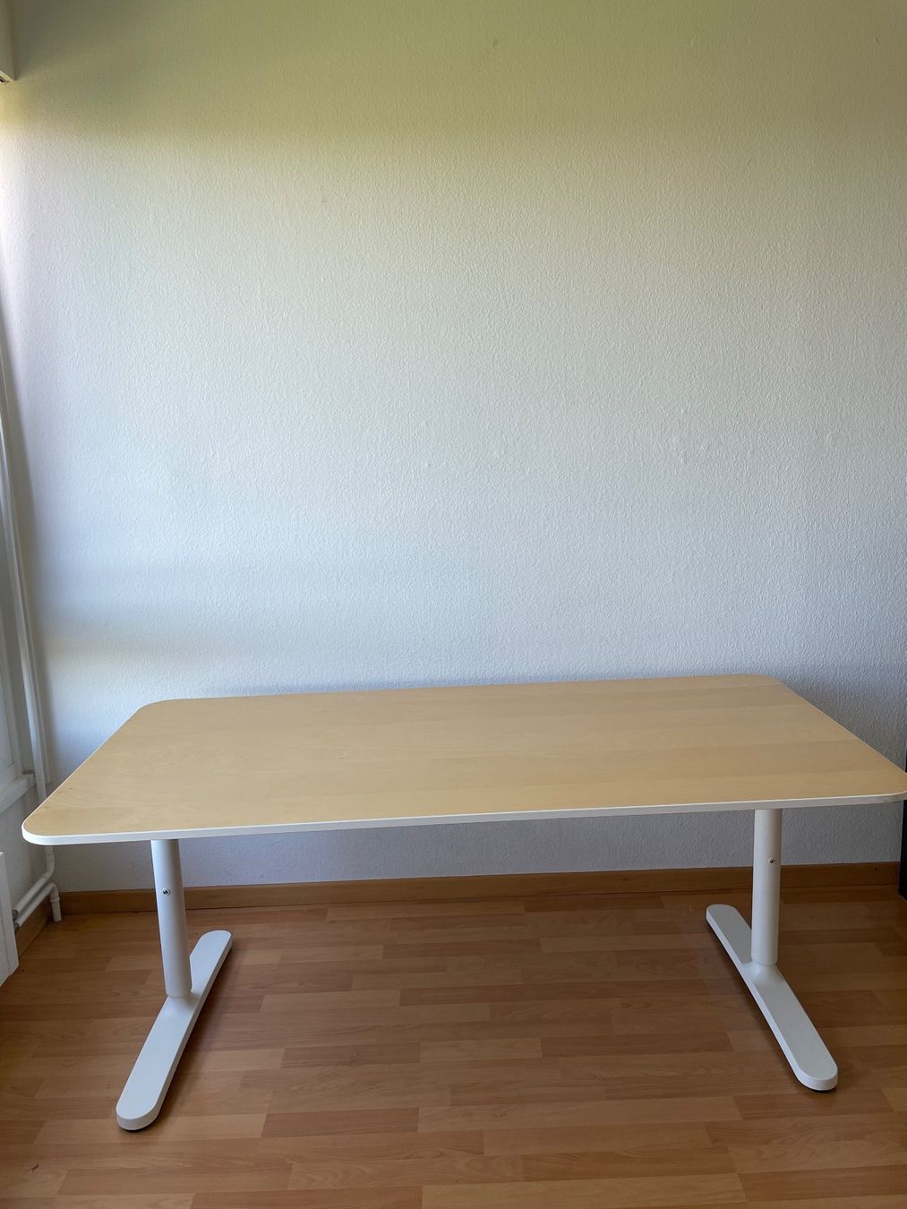 Ikea Scrivanie: Schreibtisch/Bureau Ikea Bekant – Usato da Bern venduto da jjojjo_77