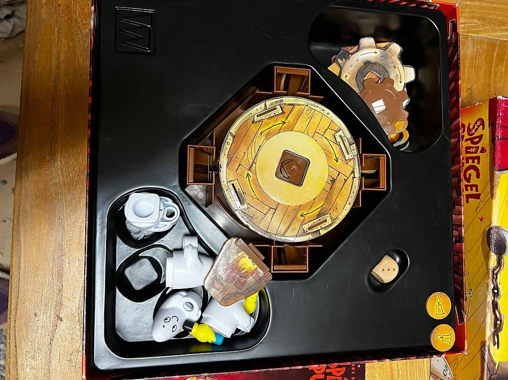 Spiele: Kinderspiel ?Spiegel Spuckschloss? – Gebraucht aus Zuerich von Am81 1