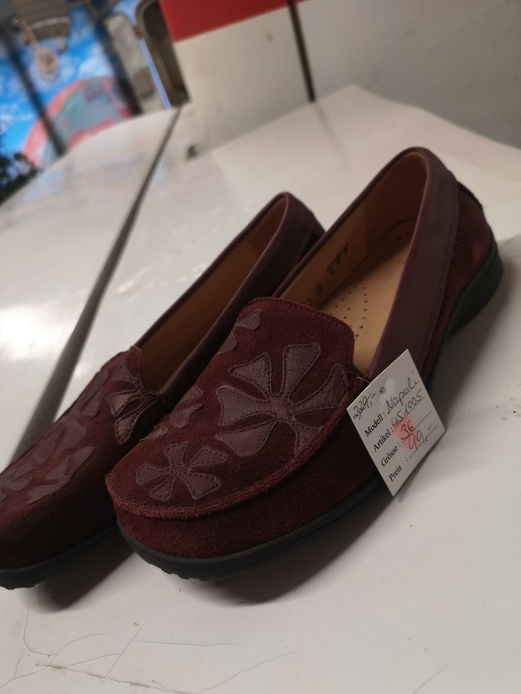 Damenschuhe: Helvesko – Neu und originalverpackt aus Möhlin von Highwaytom