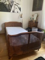 Bett mit Matratze