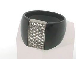 Ring Swarovski Schwarz mit vielen «Steinen»