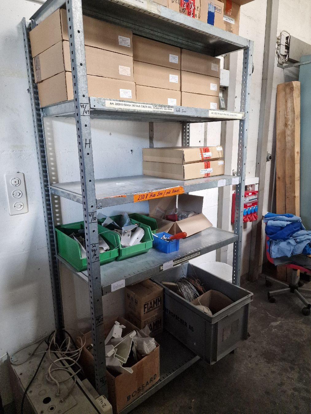 Scaffali: 3x Lagergestell aus Metall Ab 1.- – Usato da Umiken venduto da rolex80 3