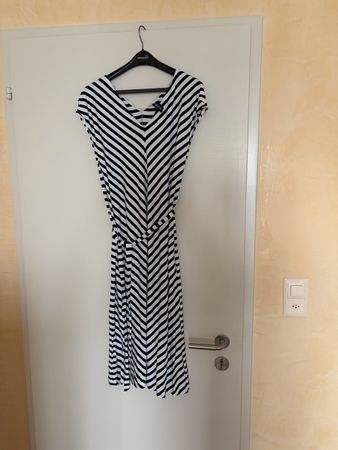 Street One Kleid schwarz-weiss gestreift Grösse 40