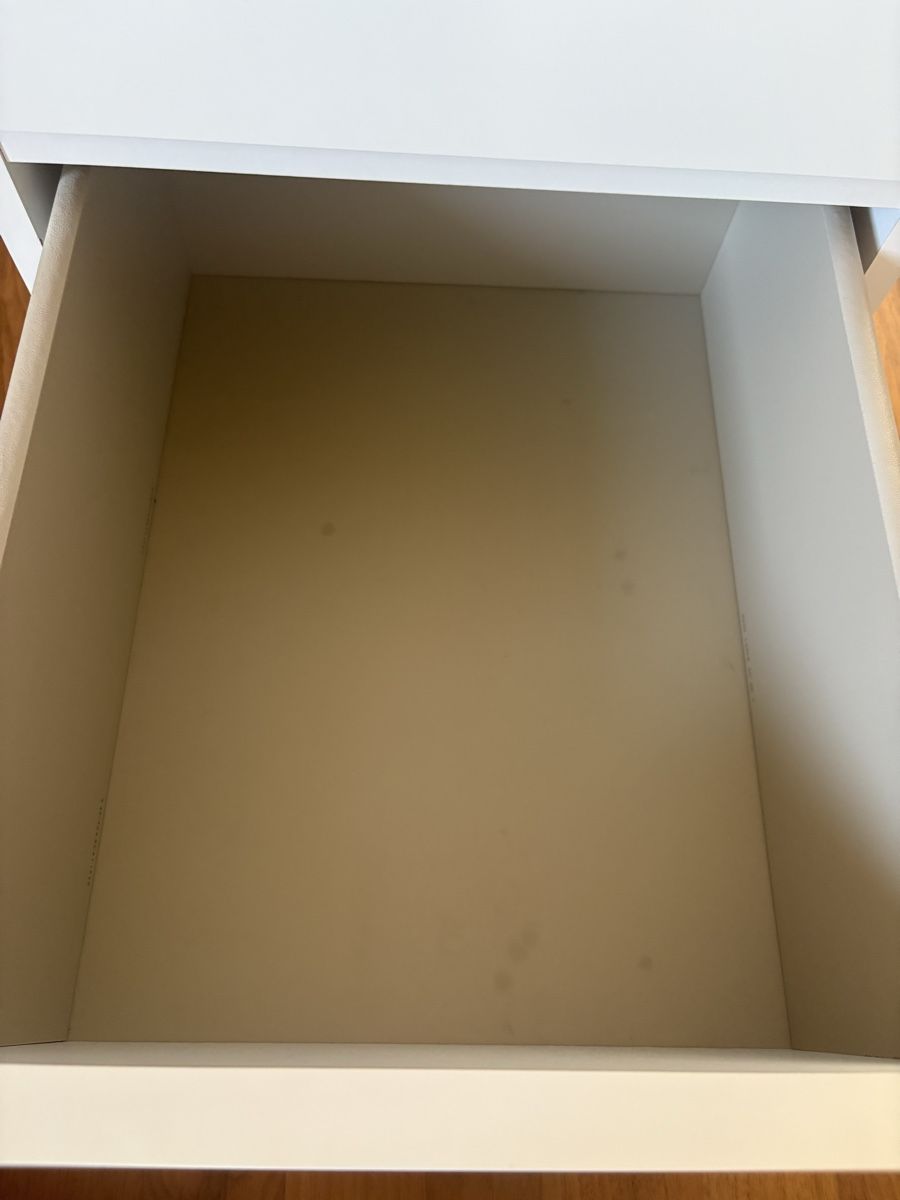 Tables de nuit: IKEA Nachttisch  – D'occasion à Binz par sar_dh2f 2