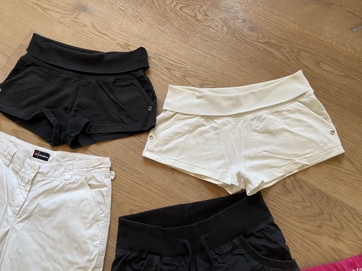 Lotti di vestiti: Kurze Hosen Gr. M/L – Usato da Lützelflüh-Goldb venduto da N.H. 2