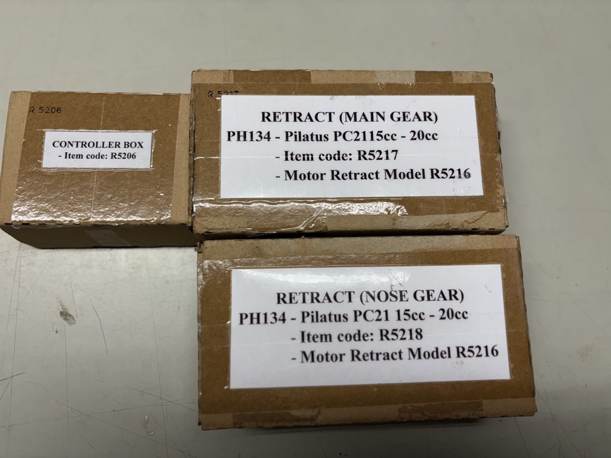 Modellismo RC: Elektrisches Einziehfahrwek 3-Bein – Nuovo e nell'imballaggio originale da Balsthal venduto da Benu3