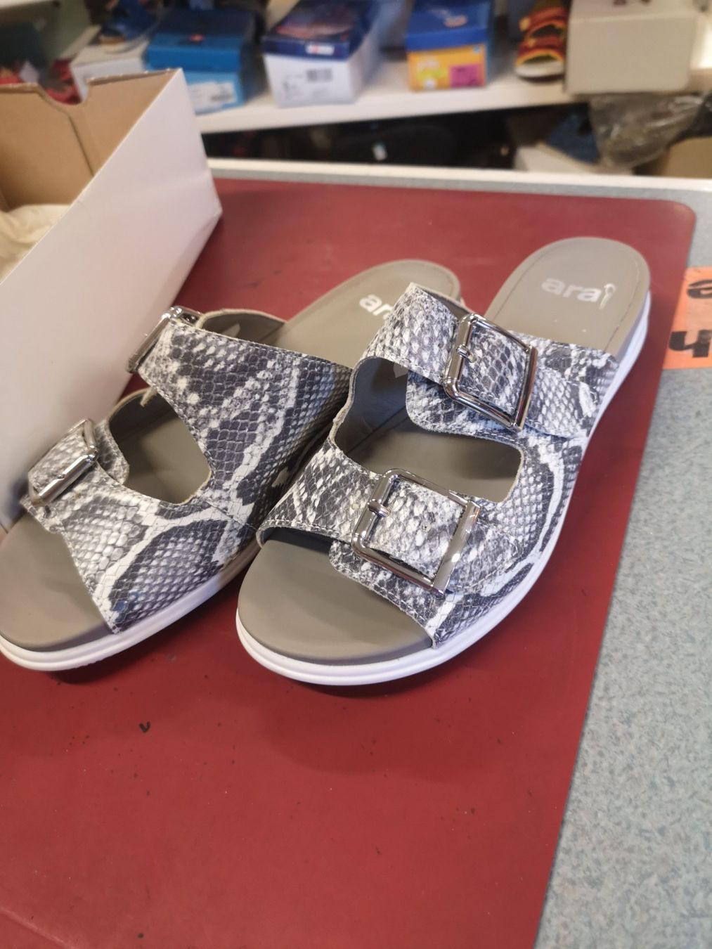 Ara Damenschuhe: Ara – Neu und originalverpackt aus Möhlin von Highwaytom