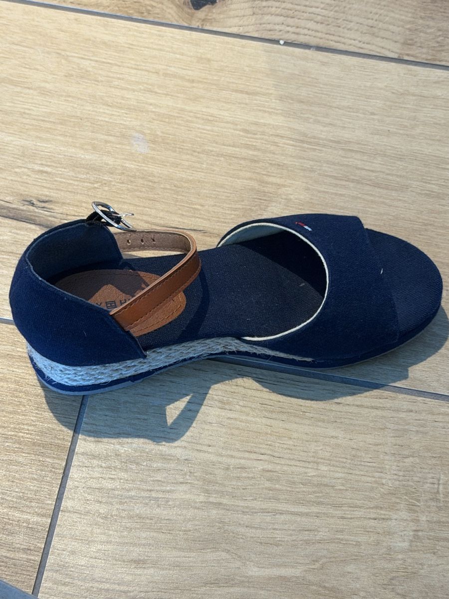Tommy Hilfiger Schuhe für Mädchen: Tommy Hilfiger Sandalen  – Gebraucht aus Kloten von VRG1973 2