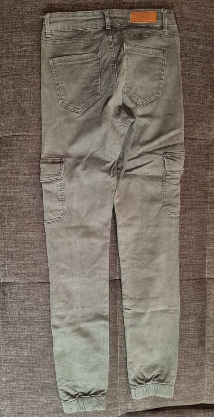 Only Jeans: Only Cargojeans, W34/L34, olive – Usato da Oberrüti venduto da Nicki_Like 1
