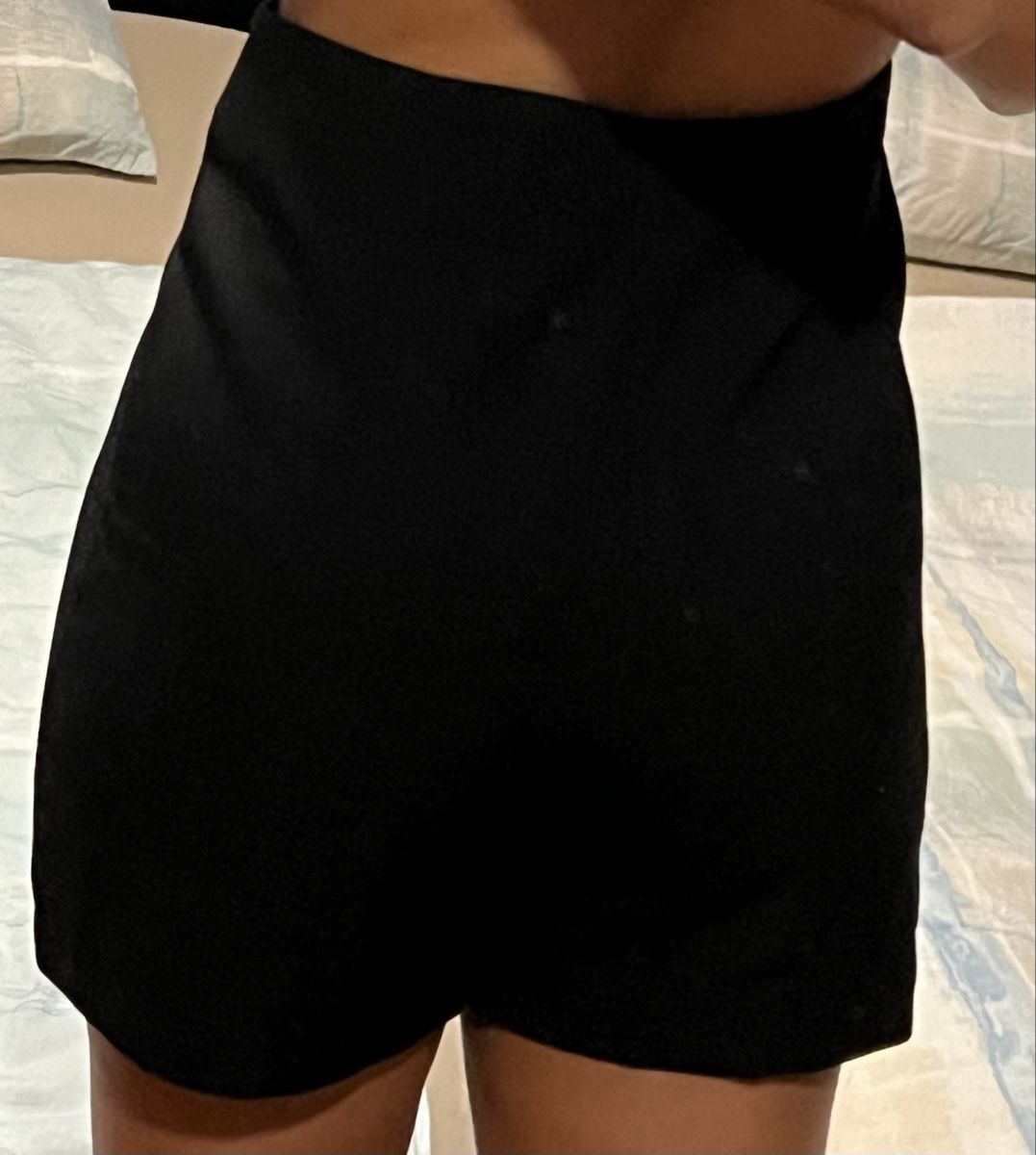 Hosen: Schwarze Shorts, Grösse M – Gebraucht aus Zürich von celineaceline 1