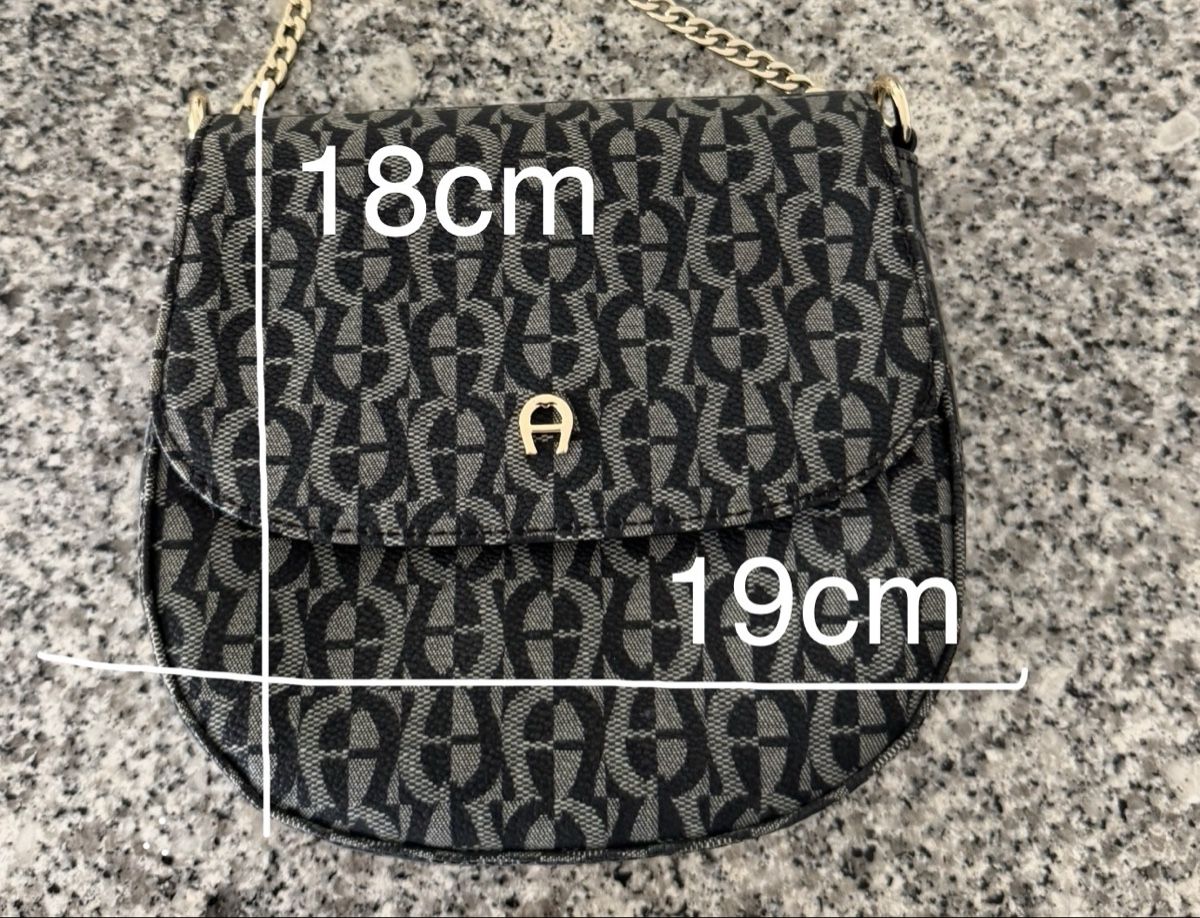 Aigner Sacs femmes: Aigner Handtasche, 18x19cm – D'occasion à Kilchberg ZH par Shu01 3