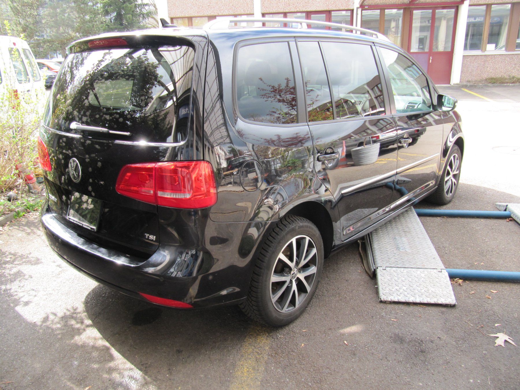 VW Automobili: VW Touran 1.4TSI   7 Plätzer – Usato da Rotkreuz venduto da auto-bachmann 2