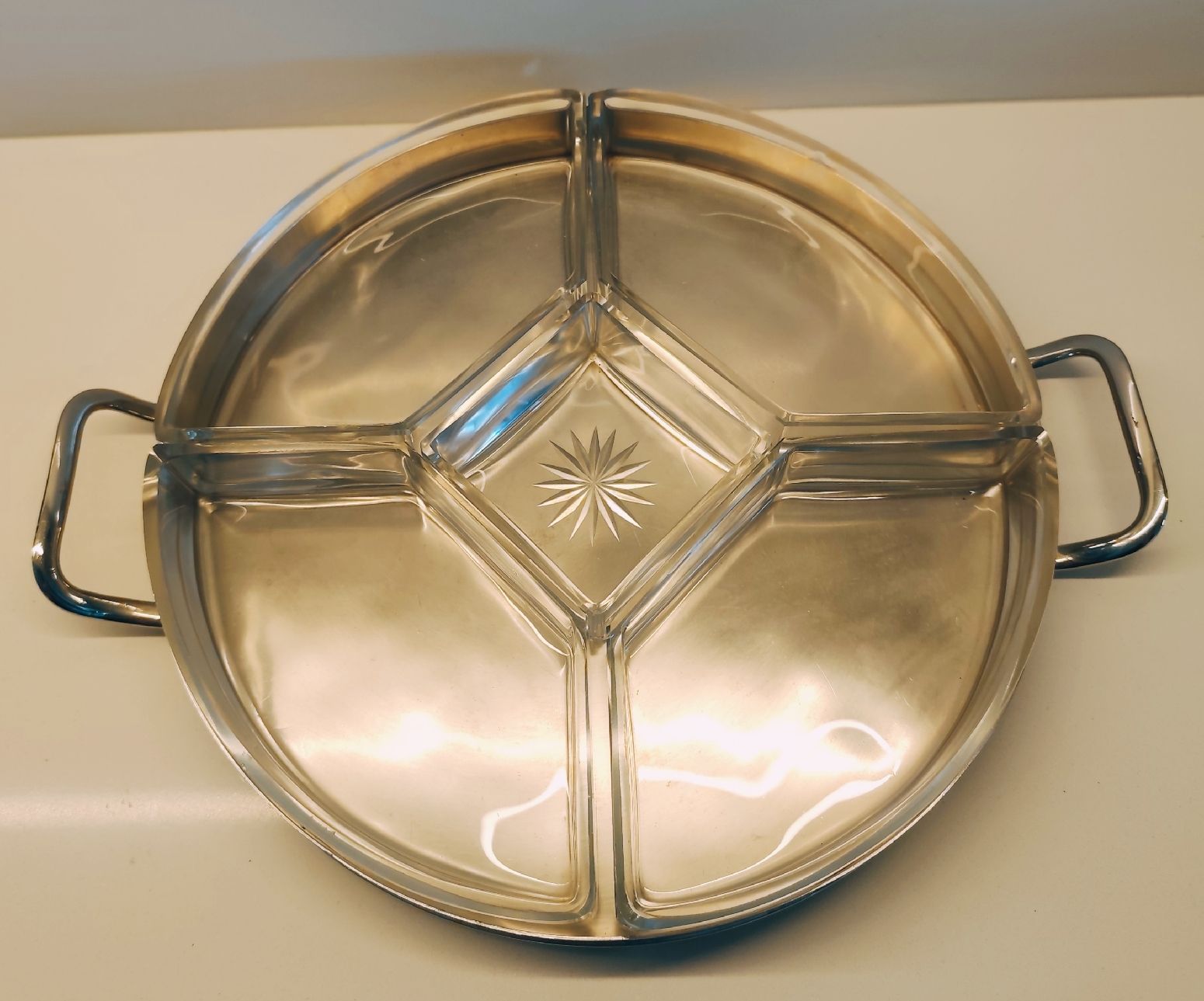 Piatti di portata: Vintage Serviertablett/Platte mit Glaseinsatz, 28cm Durchm. – Usato da Schlieren venduto da Wizza 1