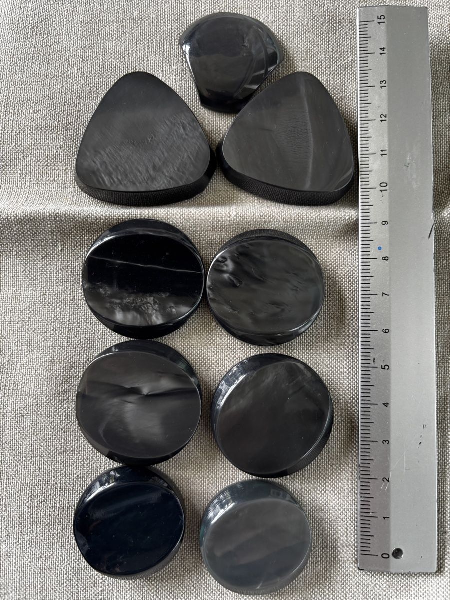 Bottoni: Vintage Knöpfe schwarz schimmernd – Usato da Langenthal venduto da Simme22 2