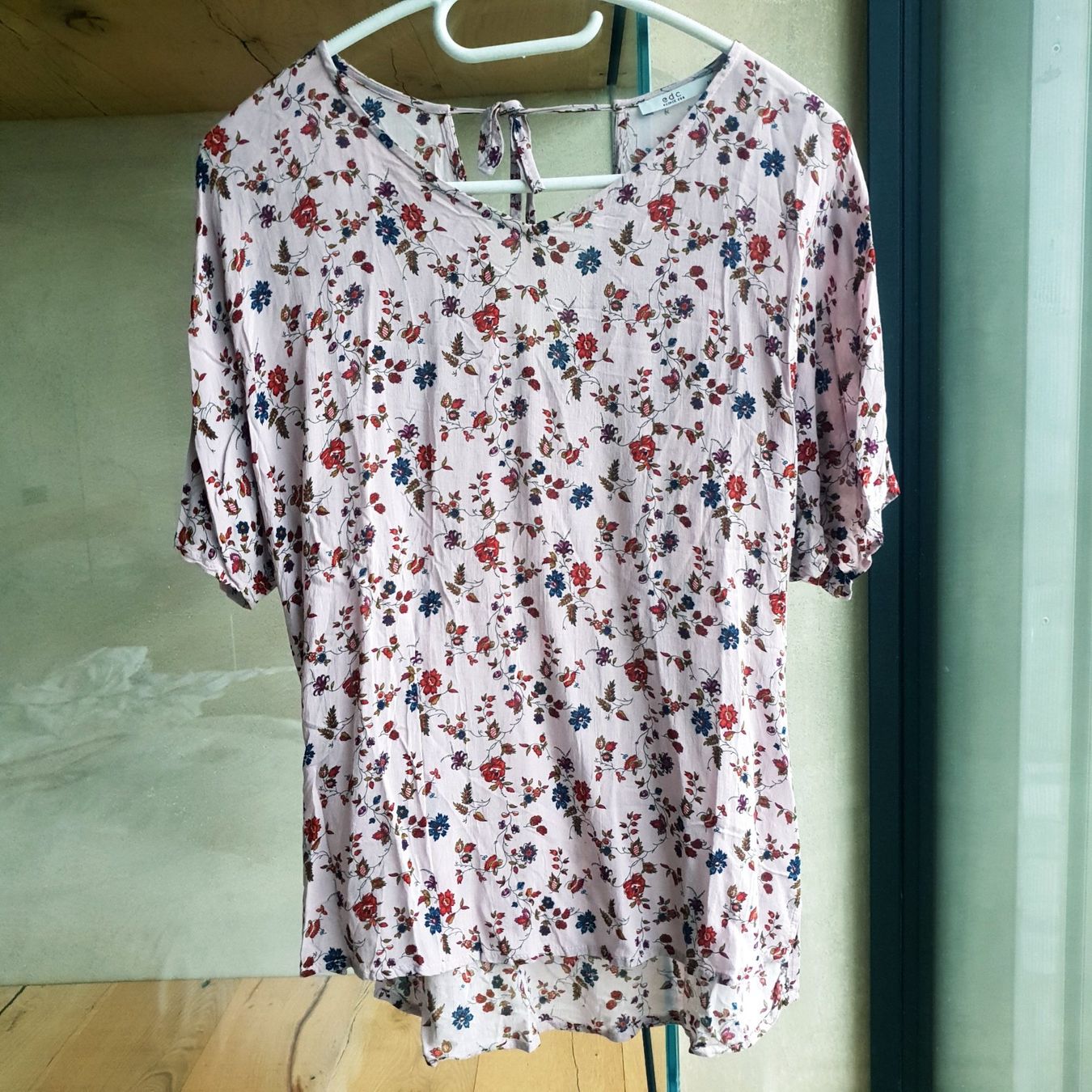 Esprit Top: 🐸 ESPRIT EDC VISKOSE BLÜMCHEN TOP / BLUSE M – Usato da Môtier (Vully) venduto da Frogs