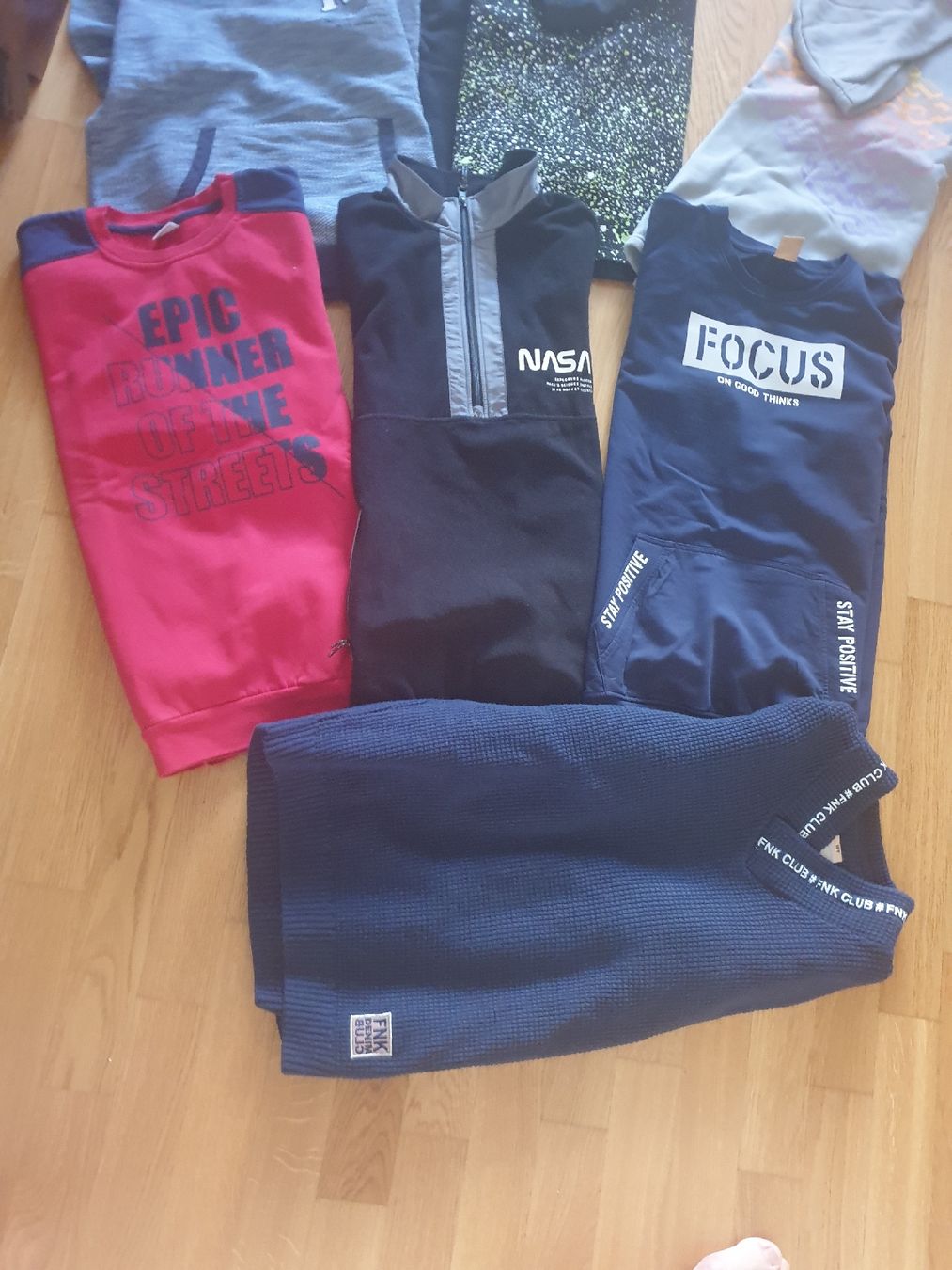 Lotti & Set di vestiti: Neu blouse marque H&M et autres marque. – Nuovo (secondo la descrizione) da Fribourg venduto da mal_8zjh 3