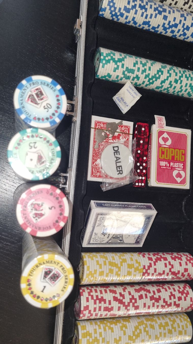 Giochi: Jeux de poker avec table casino – Nuovo (secondo la descrizione) da Blonay venduto da wjones 5