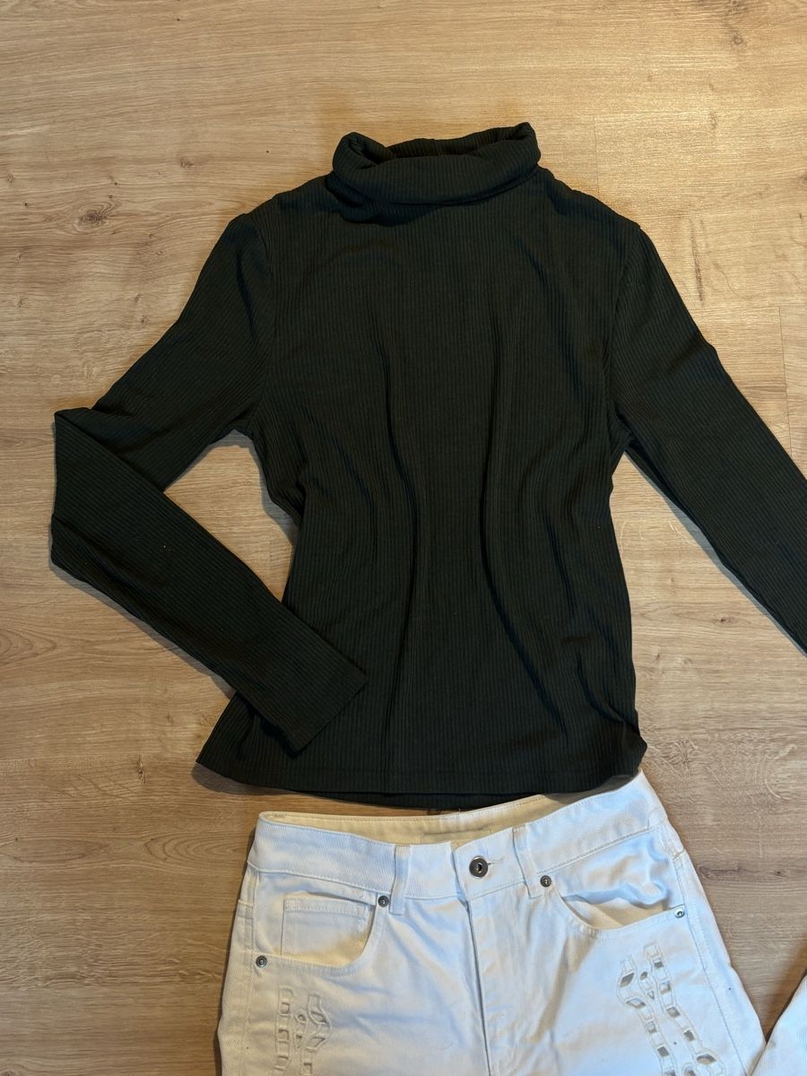 H&M Pulls & Sweat-shirts: pull à col vert sapin, taille M – D'occasion à Tavannes par callie.mcli 1