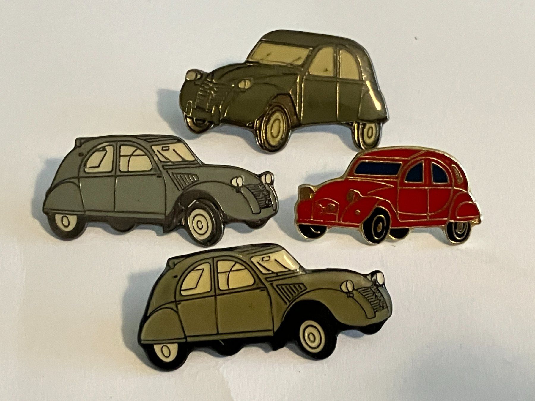 Placchette & Badge: 4 Pin Citroen 2CV Ente – Usato da Basel venduto da djwwpp