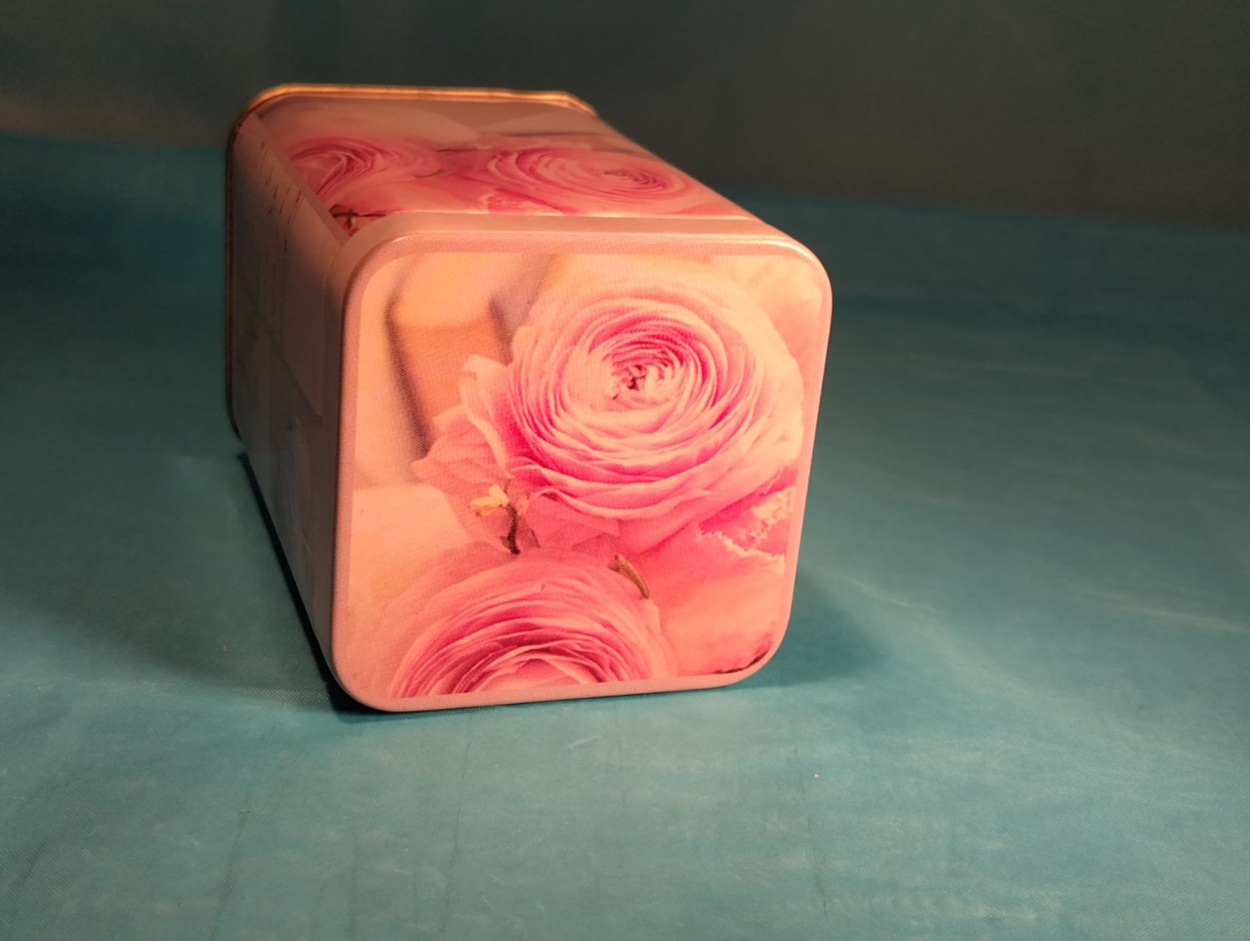 Autres décorations & accessoires: Blechbüchse mit Rosen – Neuf (Voir description) à Bellach par JingleCherry 4