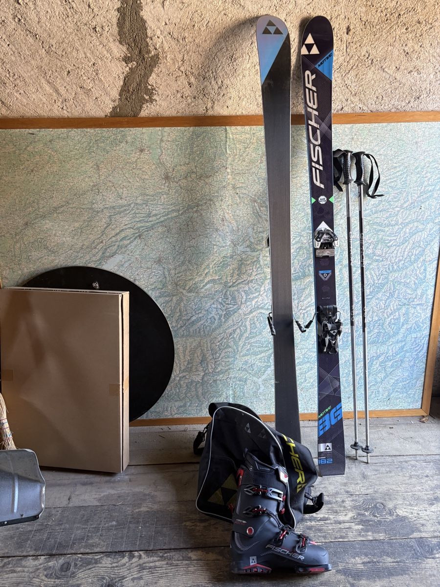 Sci: Skis chaussures bâtons Fischer – Usato da Neyruz-sur-Moudon venduto da Flachouille