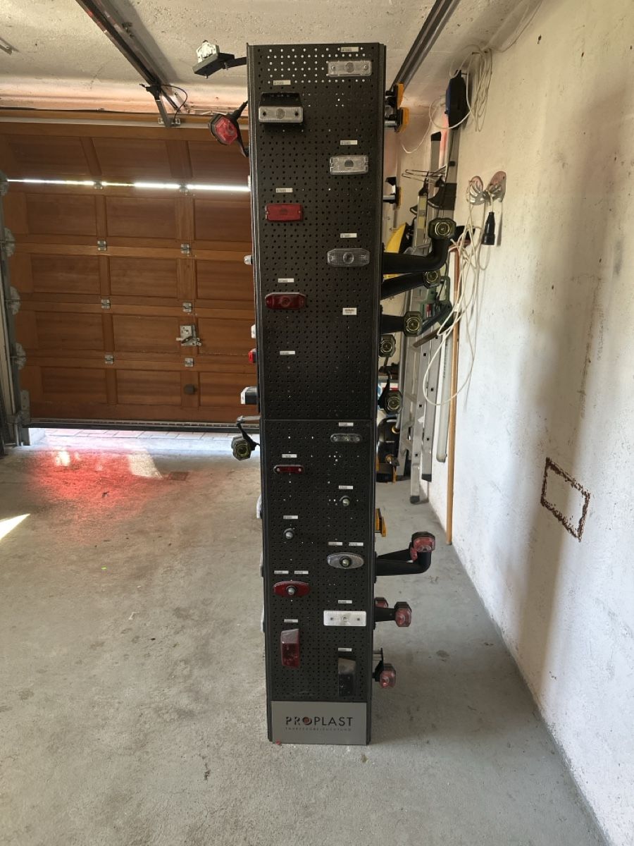 Altro in Decorazioni & Accessori: Proplast display rack with vehicle lights used – Usato da Elsau venduto da MANWITHVAN 2