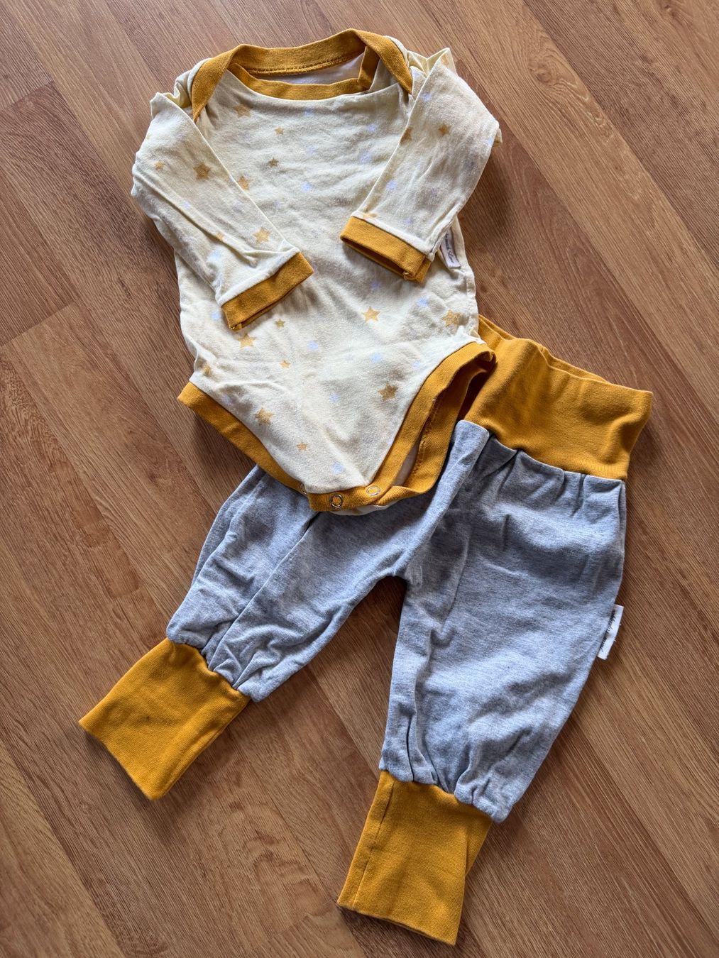 Lotti & Set di vestiti: Kleiderset 62/68 – Nuovo (secondo la descrizione) da Niedermuhlern venduto da ste_c5h9